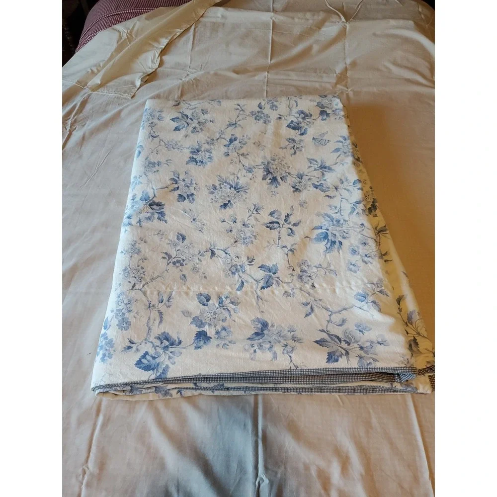 Twin XL Bed spread 100% Thick Cotton Reversible Blue White Floral Toile 67x96